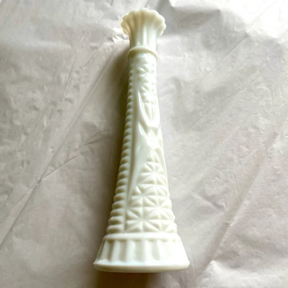 EUC! 9” White Milk Glass Vase #17 VTG